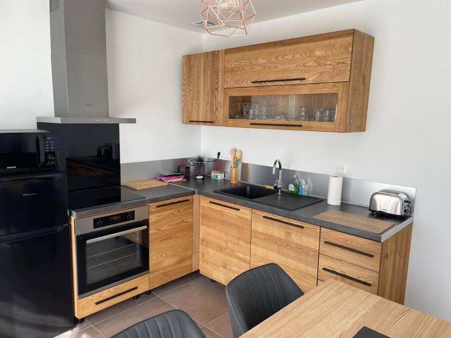 Maison Fleurs De Lys, Climatisee, Wifi Et Parking Privee Gratuit, Lave-Linge, Vernon Giverny Eksteriør bilde